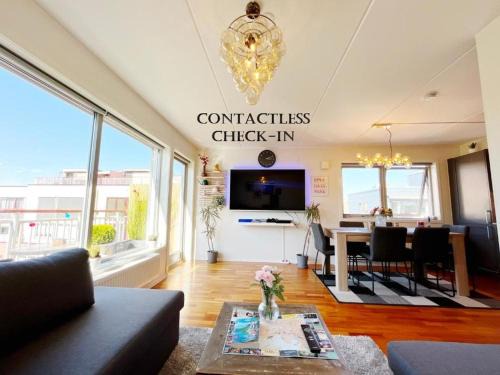 Gronland Apartamento | Top floor city center flat with free parking
