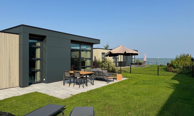 Enkhuizen Casa | Top-modernes Chalet Möwennest mit Großem Garten am Ijsselmeer