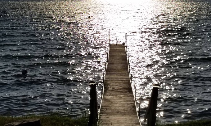 Alden Cabaña | Lago de la antorcha ~ 75 pies de fachada privada de aguas azules de zafiro en el lago de la antorcha