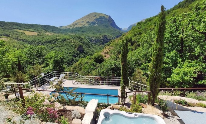 Montefortino Villa | Torre Sibillini - Historic villa tower with pool