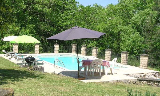 Paussac-et-Saint-Vivien Cabaña | Cabaña de piedra totalmente aislada con piscina privada, 2 acres de jardín y bosque