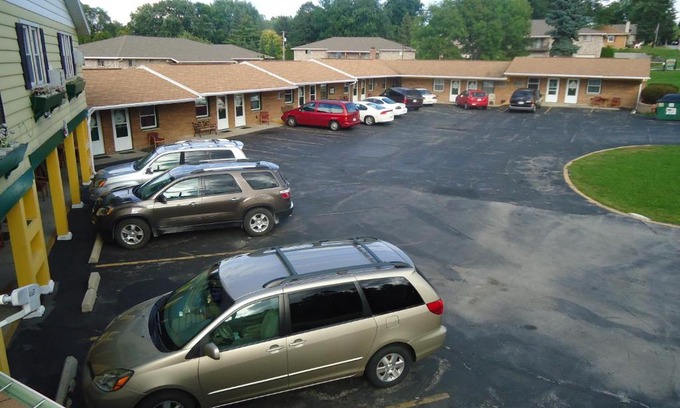 Green Bay Hotel | Tower Motel