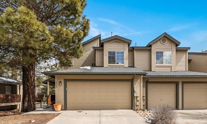Ponderosa Trails Casa | Townhouse in Flagstaff- 3 bedrooms-4 beds-2 baths w/ Master on Main level & AC