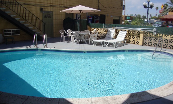 Brawley Hotel | Townhouse Inn & Suites