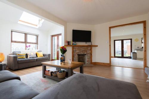 Dingle Casa | Townside Stay - New Town Dingle