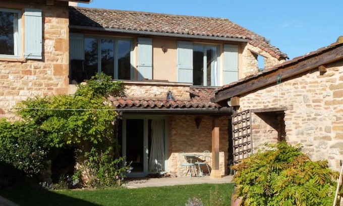 Charnay Casa | Traditional Beaujolais farmhouse with Private Pool - sleeps 8