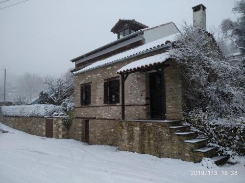 Polygyros Cabina | Traditional Greek Cottage