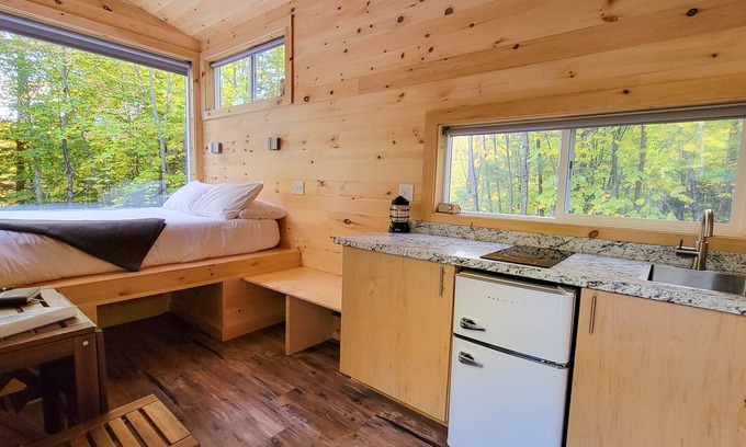 Dorchester Apartamento | Trailside Stays - Tiny House in the Woods-Escape to Nature. Snow Owl