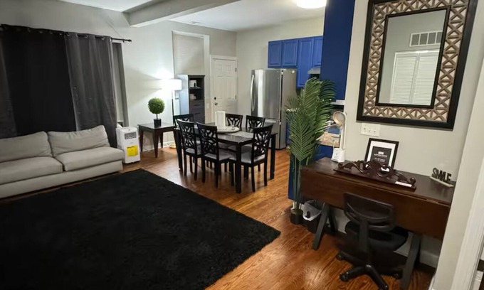 Woodlawn Condominio | Tranquil 2-bedroom condo in charming Chicago with WiFi, AC