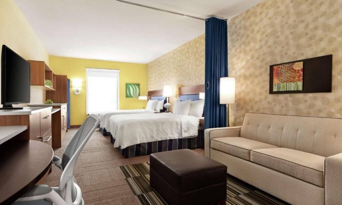 Pooler Hotel | Tranquil Escape! Kitchen, Outdoor Pool, Free Breakfast and Parking, Pets Allowed