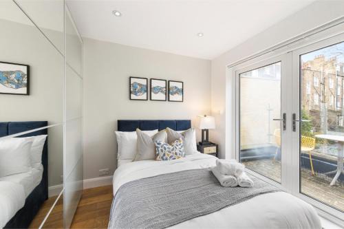 King's Cross Apartamento | Tranquil Flat with Outdoor Space - Prime Location!
