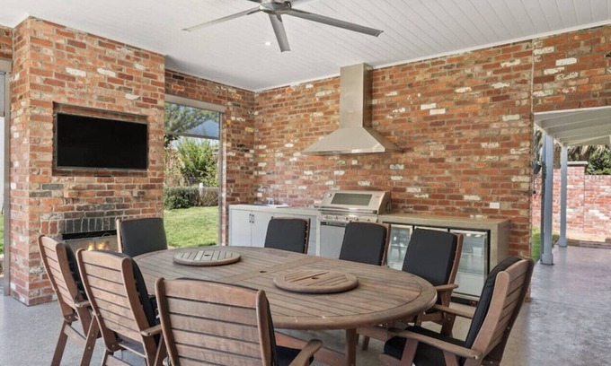 Golden Point Casa | Tranquil Luxury Near Sovereign Hill