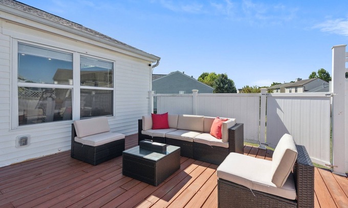 Reynoldsburg Villa | Tranquil Pet Friendly Retreat by by Estephanie Valdez