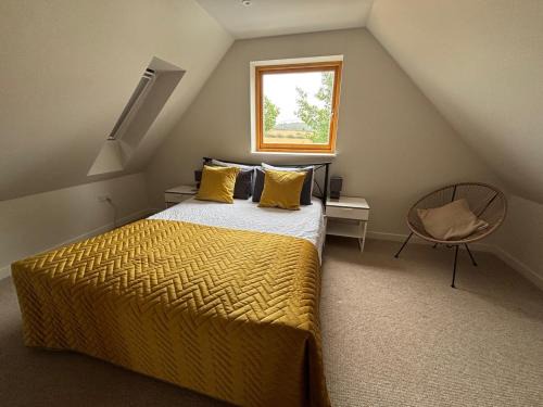 Bulmer Apartamento | Tranquil Pond View Loft Retreat in Sudbury