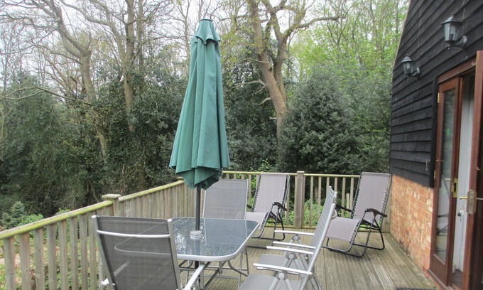 Hastings Cabaña | Retiro tranquilo, dos dormitorios, dos baños (uno en suite, un baño con ducha)