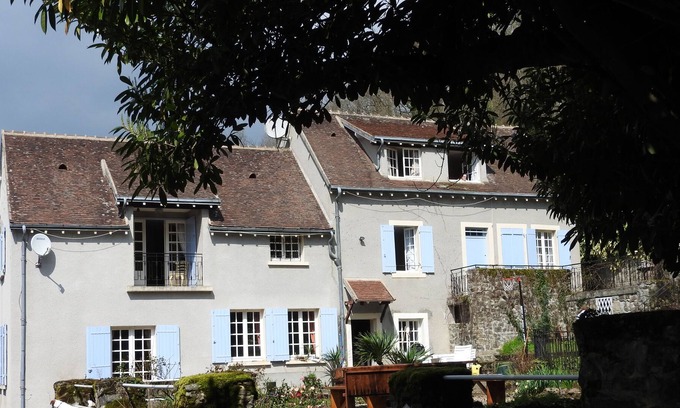 Badecon-le-Pin Casa | Propiedad tranquila a orillas del río