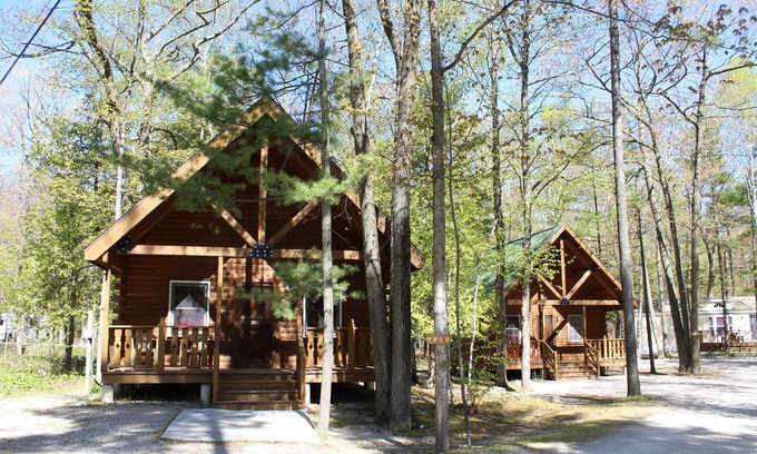 Sturgeon Bay Cabina | Tranquil Timbers Camping Resort