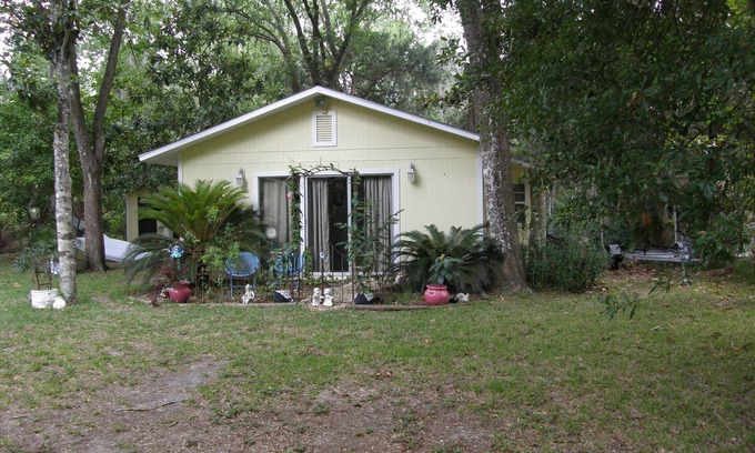 Homosassa Cabaña | Tranquila Waterfront Cottage
