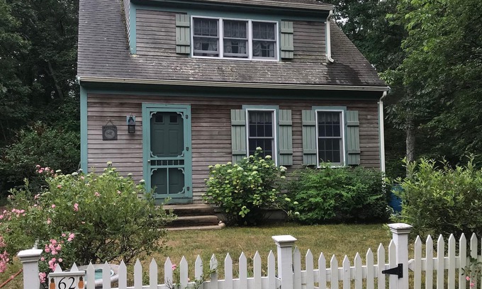 Brewster Casa | Tranquility Awaits - a quiet, secluded spot amidst trees and gardens