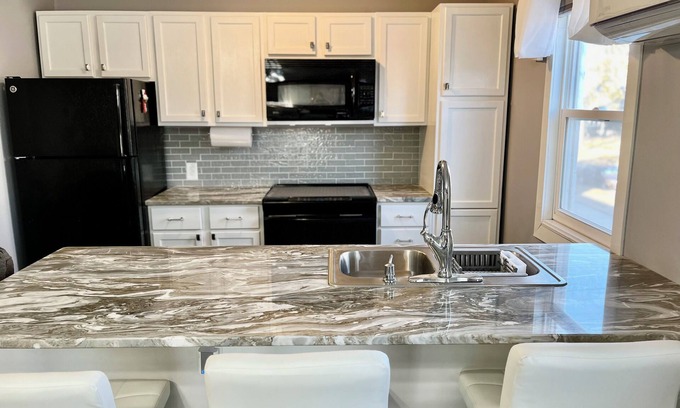 Aberdeen Casa | Travel nurses: Cozy room in excellent Aberdeen with WiFi, AC, Streaming.