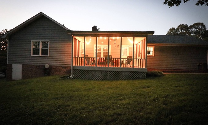 Travelers Rest Casa | Travelers Rest Town & Country Living!