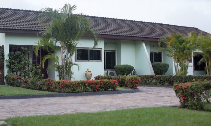 North Legon Cabaña | Traveller's Palm Court