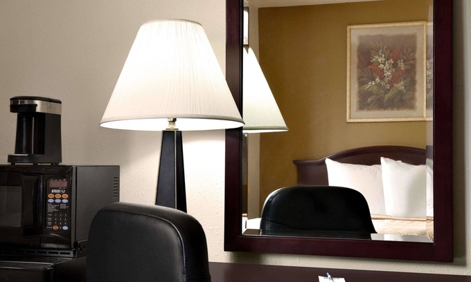 La Porte Hotel | Travelodge by Wyndham La Porte/Michigan City Area
