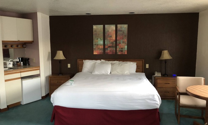 Mackinaw City Hotel | Travelodge by Wyndham Mackinaw City
