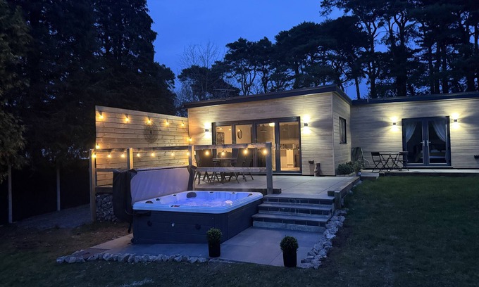 Lulsgate Bottom Cabaña | Tree Tops - a family retreat that sleeps 6 guests in 3 bedrooms