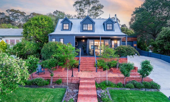 Glenroy Casa | Tree Tops on Hodge