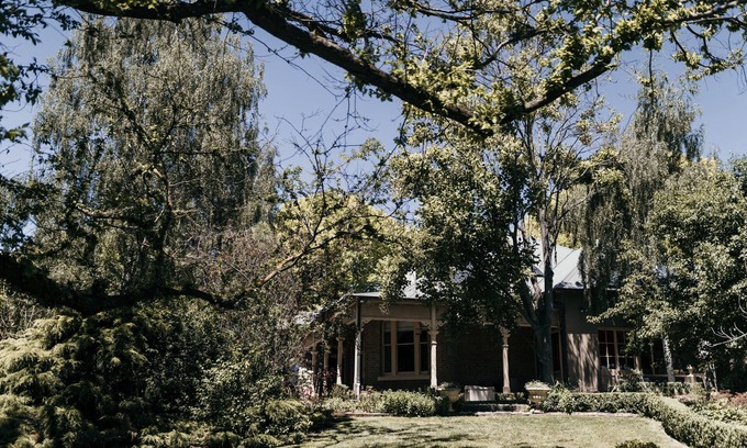 Byng Casa | Tremearne Homestead 4 acre garden 400 acre farm