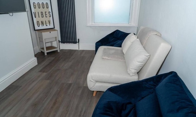Swiss Cottage Apartamento | Tremendous 2-bedroom apartment in Lancashire, Blackpool FY1 6BZ, UK