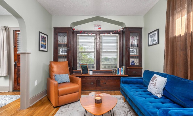 Tremont Apartamento | Tremont - 2BR apt - Pet Friendly, Convenient to Stadiums, Clinic, Museums & more