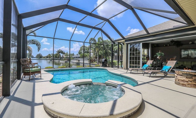 Cape Coral Casa | Frente al paraíso con puestas de sol tropicales!