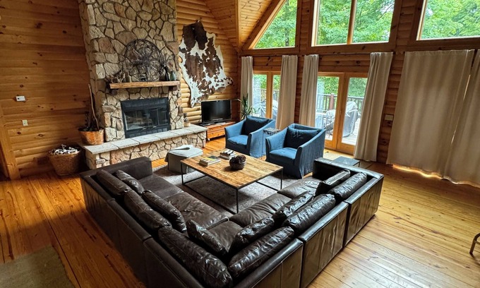 Perrysville Cabina | Cabina de troncos romántica aislada en el área de Mohican - 24 hectáreas de bosques - 1900 pies cuadrados