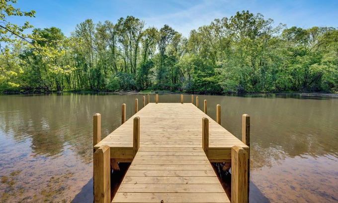 Troy Cabina | Troy Cabin w/ River Access: Fish, Kayak & More!