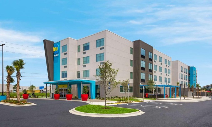 Indian Bayou Hotel | Tru By Hilton Destin