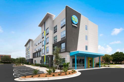 Westfall Park Hotel | Tru by Hilton Wilmington Wrightsville Beach