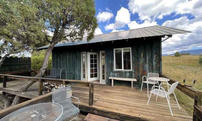 Nambe Pueblo Cabina | Truchas Mountain Casita