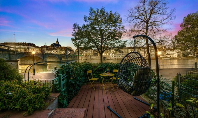 Basel City Centre Apartamento | True Basel - Zentral I Terrasse mit Rheinblick