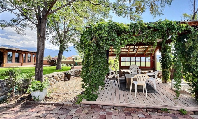 El Prado Casa | Truly Taos Garden in the Desert