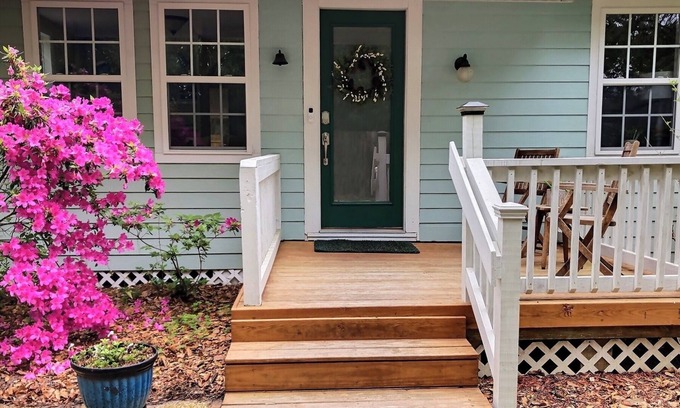 St. Marys Cabaña | Tucked away quiet cottage~5 blocks to riverfront and Cumberland Island ferry