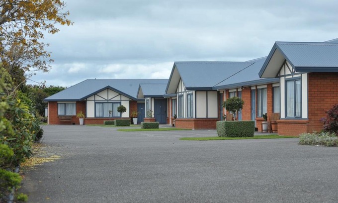 Hawera Hotel | Tudor Lodge Motel