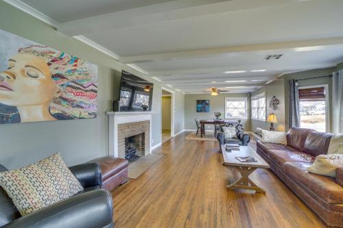 Mayo Meadow Casa | Tulsa Home with Yard 5 Mi to Downtown!