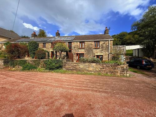 Cwmbach Casa | Tunnel Cottages at Blaen-nant-y-Groes Farm