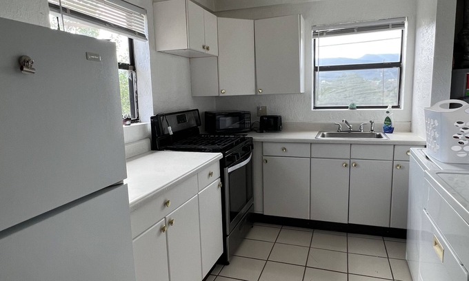 Sandia Knolls Cabaña | Turquoise Trail mountain gem