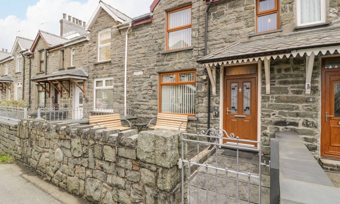 Rhiwbryfdir Cabaña | TURTWIG COTTAGE, pet friendly, with open fire in Blaenau Ffestiniog