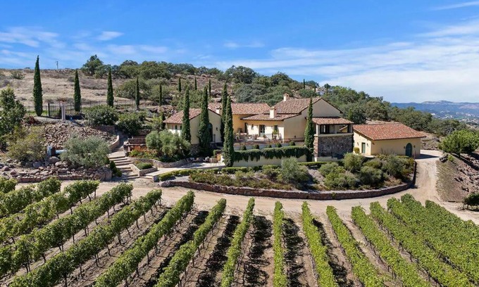 Murrieta Villa | Tuscan Villa w/Vineyard Views!