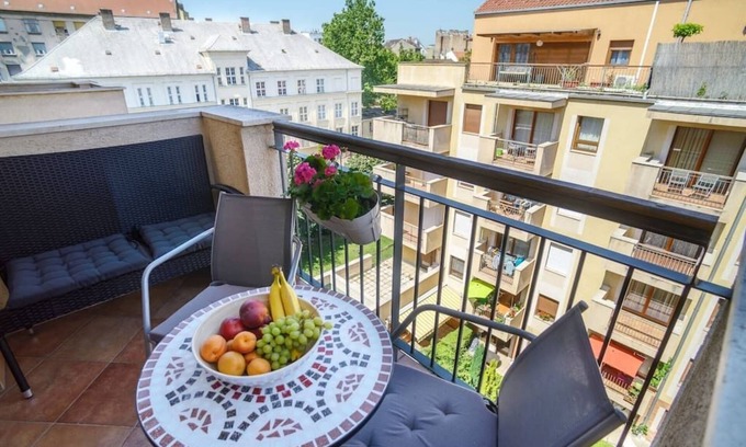 Ferencvaros Apartamento | Tuscany Garden Budapest - Balcony and FREE Garage