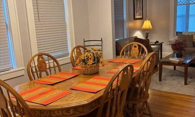 Cambridge Casa | Twin Porch Retreat